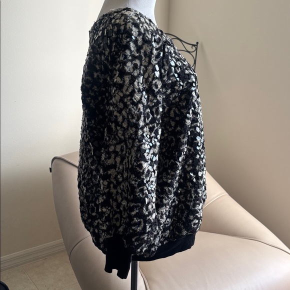 Print Sweater - Picture 2 of 9